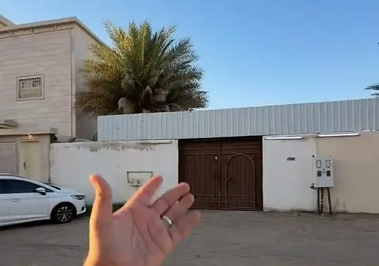 استراحتين للبيع في حي الزهور — 600 م²
